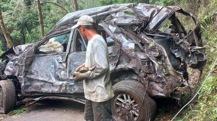 Warga Dusun Jarak Ijo, Desa Ngadas, Kecamatan Poncokusumo, Kabupaten Malang, Jawa Timur ini, menjadi satu-satunya saksi Toyota Fortuner B 1683 TJG terjun ke jurang di Dusun Jarak Ijo, Desa Ngadas, Kecamatan Poncokusumo, Senin (13/5/2024).