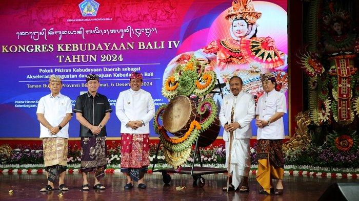 Penjabat (Pj) Gubernur Bali, Sang Made Mahendra Jaya, secara resmi membuka Kongres Kebudayaan Bali IV Tahun 2024 pada Jumat (6/12/2024) di Gedung Ksirarnawa, Taman Budaya Provinsi Bali.