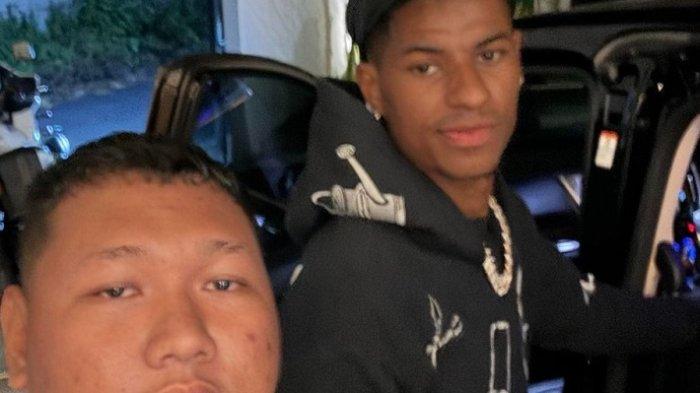 Seorang warga di Bali, Andreas Wattimury, beruntung bisa bertemu penyerang Manchester United, Marcus Rashford saat liburan ke Bali.