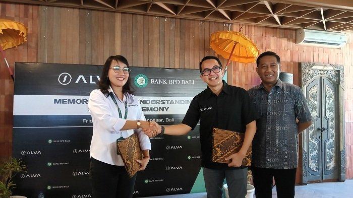 Foto bersama Kepala Bank BPD Bali Kantor Cabang Renon Ayun Marheny dengan Chief Marketing Officer ALVA Putu Yudha.