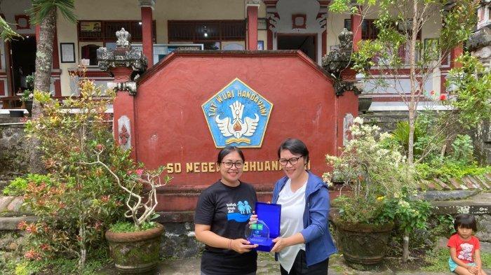 Kerjasama ZAP Clinic dengan Komunitas Kakak Asuh, dalam membantu anak-anak di Karangasem agar tidak putus sekolah.