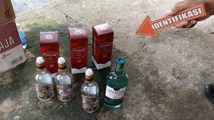 Empat dari lima korban keracunan miras sudah pulang dari Rumah Sakit Umum (RSU) Tabanan. Mereka semua keracunan saat menenggak minuman keras (miras) pada Senin 3 Juli 2023.

Polisi akan melakukan gelar perkara kasus ini. Sampai sekarang, masih ada satu orang yang harus mendapat perawatan intensif.