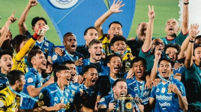 Persib Bandung menjuarai Liga 1 2023-2024 dengan keunggulan agregat 6-1. Tak hanya itu, Bojan Hodak dan David da Silva pun mendapat hadiah lainnya. 