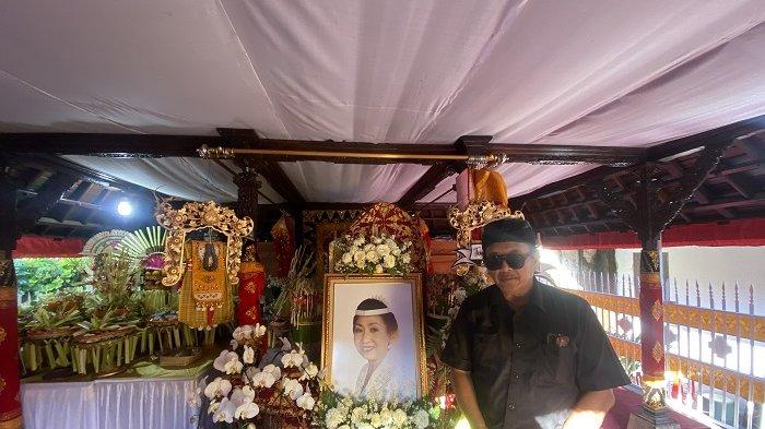Anak Agung Sagung Istri Parcinti, istri dari Ketua Fraksi Partai NasDem DPRD Kota Denpasar, AA Ngurah Gede Widiada, dikabarkan meninggal dunia pada Minggu, 6 Agustus 2023 sekitar pukul 19.30 Wita.

Kabar duka tersebut tentu sama sekali tidak diduga oleh para keluarga. Pasalnya mendiang diketahui tidak sedang menderita penyakit maupun menjalankan perawatan tertentu.