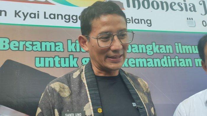 HARGA TIKET - Menteri Pariwisata dan Ekonomi Kreatif Sandiaga Salahuddin Uno saat memberikan keterangan, Minggu (6/10).