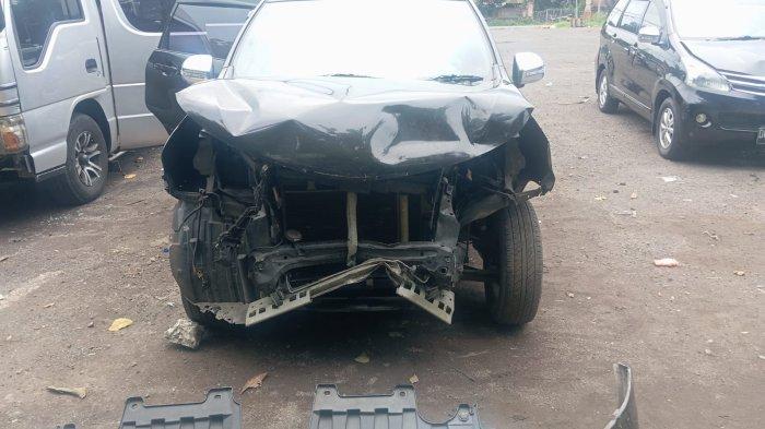 Kondisi kerusakan kendaraan yang terlibat kecelakaan beruntun, di jalur nasional Jalan Raya Denpasar-Gilimanuk. Tepatnya di tengah padatnya antrean kendaraan arus mudik, menuju Pelabuhan Gilimanuk, Jembrana, Kamis 27 Maret 2025 dini hari.