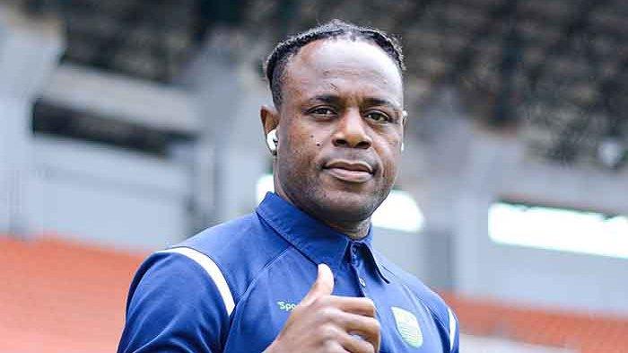 Bek Persib Victor Igbonefo tampak berpose belum lama ini. Victor Igbonefo baru-baru ini memberikan pesannya ke Bobotoh jelang duel Persib Bandung vs Arema FC dilanjutan pekan 26 Liga 1 2022/2023, di Stadion Pakansari, Bogor, Kamis 23 Februari 2023.