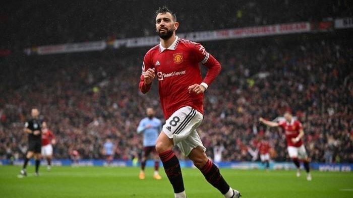 Bruno Fernandes merayakan golnya ke gawang Aston Villa pada lanjutan Liga Inggris