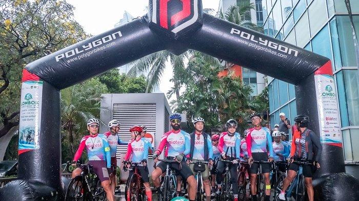 Kesibukan Pelabuhan Ketapang menyambut mereka. Acara bertajuk amal yang diselenggarakan oleh Grean Fly Cycling Team ini adalah sebuah acara penggalangan dana, gowes Jakarta-Lombok sejauh 1.500 kilometer yang akan dipersembahkan untuk 1.500 guru di Lombok Utara.