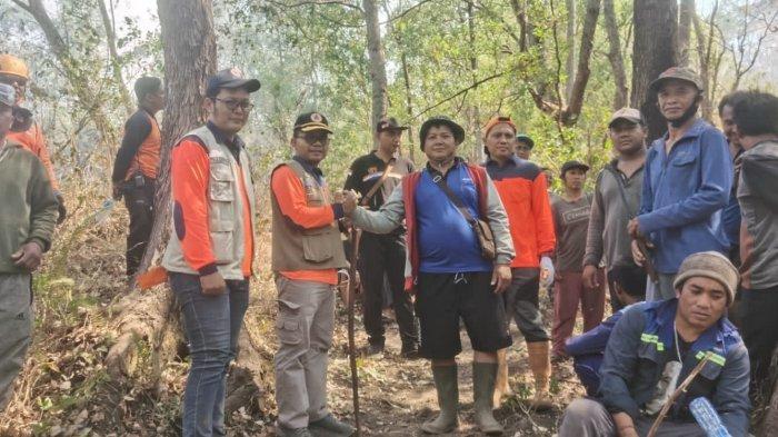  Tim gabungan bersama warga, berhasil memdamkan KARHUTLA lereng Gunung Agung di Dusun Belong.
