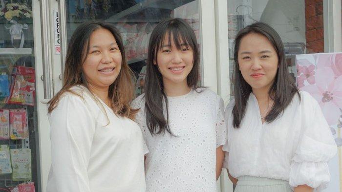 Ki-ka: 
1. drh. Renata Saulina, dokter hewan sekaligus Co-Founder Rhema Pet Care 

2. Aileen Velishya, Co-Founder Rhema Pet Care 

3. drh. Carene Naomi, dokter hewan sekaligus Co-Founder Rhema Pet Care