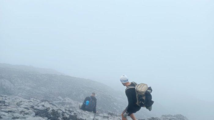 Karya Ida Batara Turun Kabeh Pura Besakih, sampun puput (selesai).

Pendakian ke Gunung Agung pun kembali dibuka.

Hari pertama pembukaan, puluhan wisatawan mancanegara melakukan pendakian.