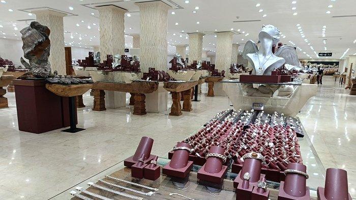 Suasana perayaan ulang tahun UC Group ke 35 tahun di aula UC Group di Jalan Raya Batubulan, Kecamatan Sukawati, Gianyar, Bali, Minggu 15 Desember 2024.