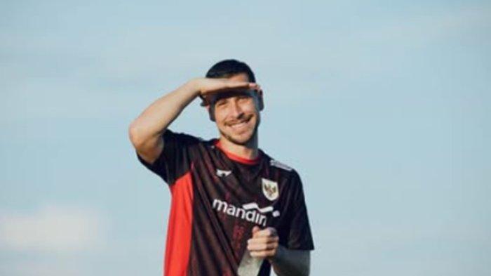 GELANDANG TIMNAS – Pemain tengah Timnas Indonesia Thom Haye saat berlatih di Bali United Training Center di Pantai Purnama, Gianyar beberapa waktu lalu. Thom Haye terbuka peluang diburu Bali United di bursa transfer Liga 1 2025, Kamis (12/6/2025). 