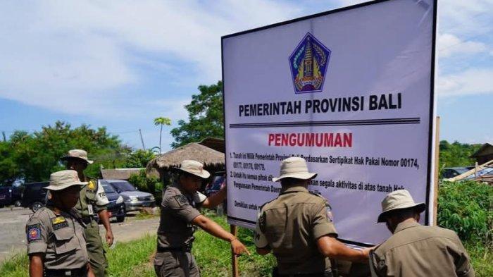 BONGKAR - Pemerintah Pemrov Bali melakukan eksekusi terhadap dua perusahaan, yang didirikan di kawasan PKB (Pusat Kebudayaan Bali) di Eks Galian C Klungkung, Selasa (8/4/2024).