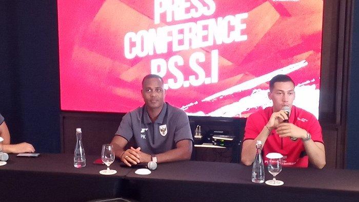 Kapten Timnas Indonesia, Jay Idzes saat press conference bersama Pelatih Kepala Patrick Kluivert.