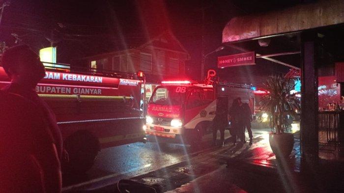 Peristiwa kebakaran terjadi silih berganti sepanjang musim kemarau Juni 2023 ini di Kabupaten Gianyar. Sebelumnya, objek terbakar berupa tempat suci maupun bengkel. Peristiwa terbaru ialah restoran, dan ini terjadi di Restaurant Honey & Smoke Hotel Pertiwi Resort yang berlokasi di Jalan Raya Monkey Forest Ubud, Senin (26/6) malam.