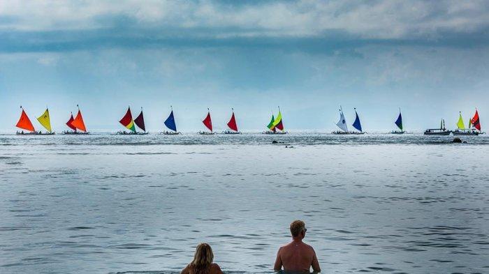 Pantai Sanur - Sanur yang berada di Kota Denpasar, dianugerahi tujuh pantai dengan berbagai karakter membentang dari selatan ke utara sepanjang 8 Km.

Mulai dari Pantai Merta Sari, Pantai Semawang, Pantai Batu Jimbar, Pantai Karang, Pantai Segara Ayu, Pantai Sindhu, hingga Pantai Matahari Terbit.