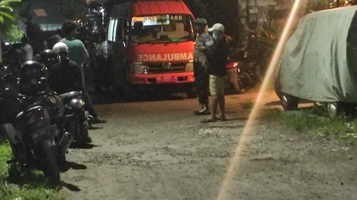 TKP - Warga di Jalan Sekar Tunjung XIV Banjar Kertagraha, Kesiman Kertalangu, Denpasar Timur, Denpasar, Bali, dikejutkan oleh bau busuk dari sebuah rumah kos setempat.


Setelah dicek, sumber bau busuk berasal dari salah-satu kamar di rumah kos Jl. Sekar Tunjung XIV No. 20.


Bau busuk itu kemudian diketahui berasal dari mayat penghuni kamar yang diduga sudah meninggal dunia yang diperkirakan lebih dari 7 hari, yang bernama Stevanus Evan Setio.