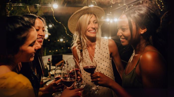 ARYADUTA mempersembahkan ‘Pestaria’, cara baru untuk merayakan momen-momen spesial dalam hidup, mulai dari ulang tahun, arisan, reuni, hingga prom night.


Lebih dari sekadar paket venue, ‘Pestaria’ menyatukan detail yang penuh perhatian dan sentuhan kebahagiaan yang mengubah perayaan biasa menjadi pengalaman yang tak terlupakan.