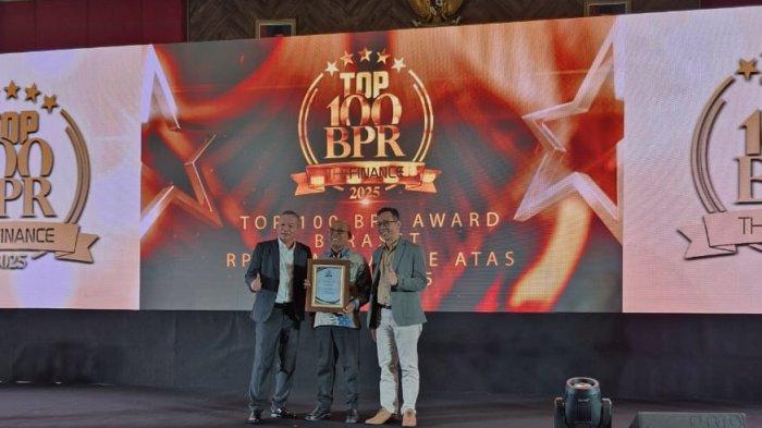 Bank Perekonomian Rakyat Urban Bali (Bank Urban), kembali menorehkan prestasi bergengsi berskala nasional. Dalam ajang penghargaan yang diselenggarakan Majalah The Finance, Bank Urban berhasil masuk dalam daftar Top 100 BPR 2025 untuk kategori aset di atas Rp100 miliar.