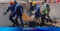 KORBAN - Kepulan asap akibat pesawat Air India jatuh tak lama setelah lepas landas untuk menuju London, Inggris, membawa 242 orang di dalamnya.