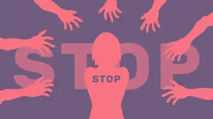 Ilustrasi - Kasus dugaan pelecehan seksual yang dialami mahasiswi Kuliah Kerja Nyata (KKN) berinisial ANR, saat ini masih berproses. Penyidik kembali memanggil pelaku berinisial MK, pada Kamis (31/8/2023) untuk dimintai keterangan. Namun kini statusnya sebagai tersangka.

MK memenuhi undangan ke Polres Bangli didampingi kuasa hukumnya, bernama I Made Suardika Adnyana. Kepada awak media, Suardika mengatakan kronologis kejadian tidak seperti yang diberitakan.

Berdasarkan keterangan MK, ungkap dia, pada malam kejadian tanggal 14 Agustus itu, ANR sedang ada masalah dengan pacarnya. Perempuan 21 tahun itu kemudian meminta tolong pada MK, untuk menyelesaikan masalah.