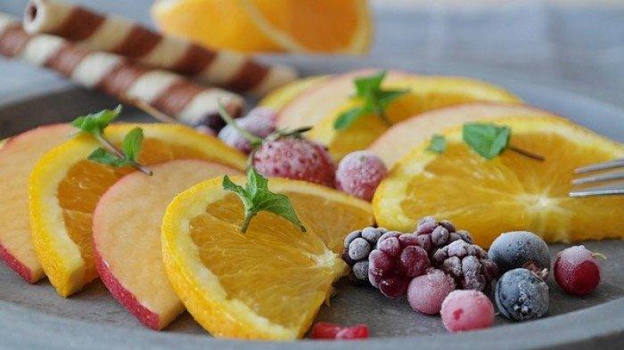 Foto ilustrasi makanan jeruk dan berry