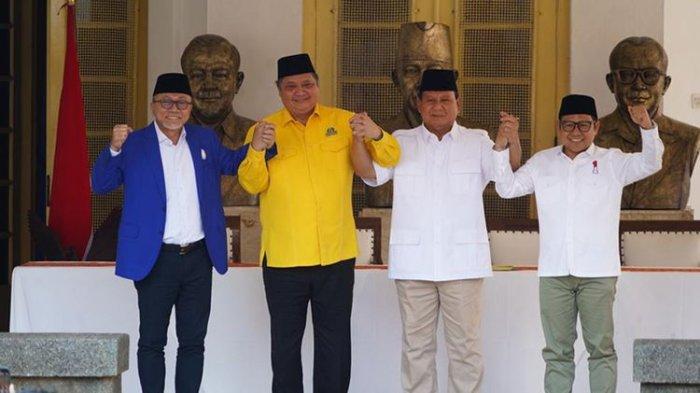 Empat Ketum Parpol, Zulkifli Hasan (PAN-kiri), Airlangga Hartarto (Golkar-2 kiri), Prabowo Subianto (Gerindra), dan Muhaimin Iskandar (PKB-kanan)