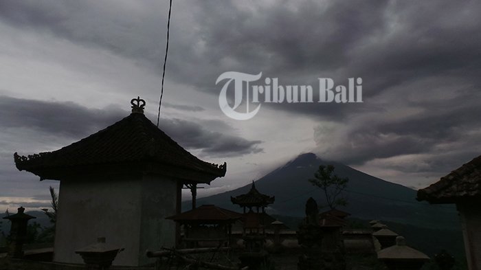 Gunung Agung, Kamis (30/11/2017) dini hari pukul 09.30 WITA dari Bukit Abang, Karangasem, Bali
