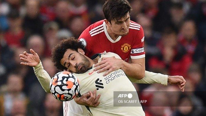 Harry Maguire berduel dengan Mo Salah - Namun kini,  Liverpool dikabarkan mulai mencari pengganti Mohamed Salah dengan wonderkid jebolan Piala Dunia U-17 Indonesia jadi incaran.