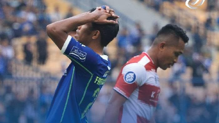Pemain Persib dan Madura United pada Pekan 2 Liga 1 2022-2023 yang digelar di Stadio GBLA pada 30 Juli 2022 - Inilah rekap Hasil dan Klasemen Sementara Pekan 2 Liga 1 2022-2023 hingga Sabtu, 30 Juli 2022.
