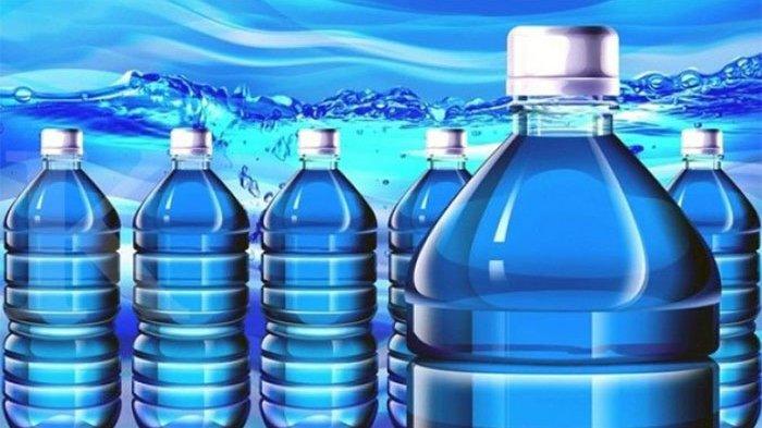 ILUSTRASI - Ribuan karyawan di Bali terancam tidak bekerja lagi alias di PHK.

Hal ini menyusul puluhan perusahaan air kemasan, yang mungkin bakal tidak bisa beroperasi menyusul larangan produksi dan distribusi air kemasan di bawah 1 liter. Imbauan ini tertuang dalam Surat Edaran (SE) Gubernur Bali nomor 9 tahun 2025 tentang Gerakan Bali Bersih.