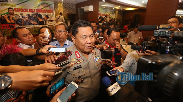 Keseriusan untuk menertibkan premanisme berkedok ormas di Bali, mulai dilakukan saat Komjen Pol Petrus Reinhard Golose menjabat sebagai Kapolda Bali.




Saat itu, aktivitas premanisme seolah-olah tiarap. Bahkan, jarang terlihat adanya mobil-mobil bertuliskan ormas tertentu yang melintas di jalan.