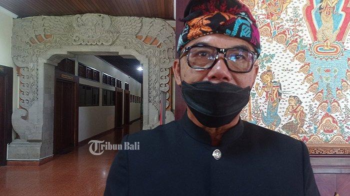Ketua DPRD Provinsi Bali, I Nyoman Adi Wiryatama, menyerukan satu pengumuman yang menyinggung terkait beredarnya video Joged Bumbung yang viral tersebut.