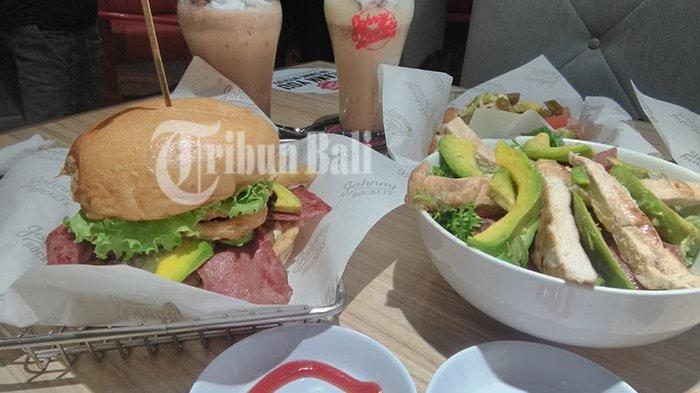 Penasaran Gimana Rasanya Burger dengan Irisan Alpukat? Coba Menu Baru ...