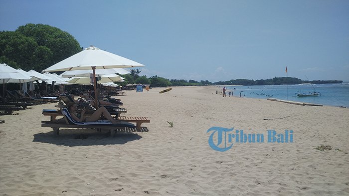 Pantai Mengiat berlokasi di Jalan Pantai Mengiat, Nusa Dua, Benoa, Kuta Selatan, Kabupaten Badung, Bali.