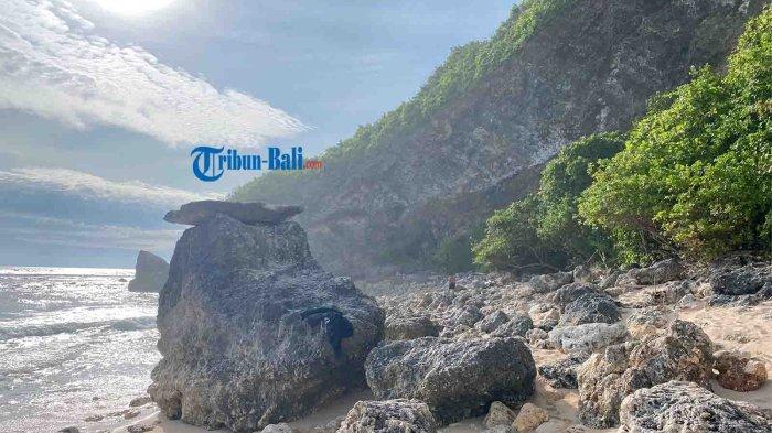 Pantai Nyang-Nyang yang masih perawan, belum begitu banyak pengunjung.