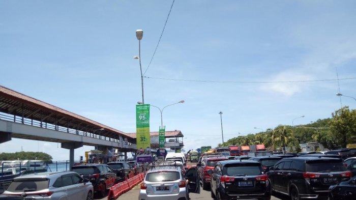 Pelabuhan Padang Bai - Tarif penyeberangan ferry dari Pelabuhan Padang Bai, Kecamatan Manggis, Karangasem, menuju Pelabuhan Lembar, Lombok, mengalami kenaikan 5 persen.

Penyesuaian tarif penyeberangan ini, rencananya diberlakukan per tanggal 3 Agustus 2023 sesuai SK Kemenhub.