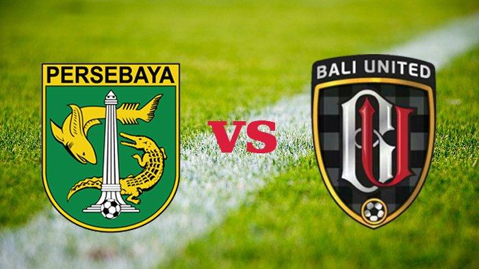 Pemain Persebaya sedang berlatih di lapangan sebelum laga melawan Bali United