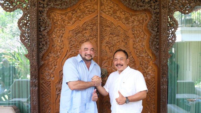 De Gadjah bersilaturahmi dengan tokoh Buleleng dr Caput.