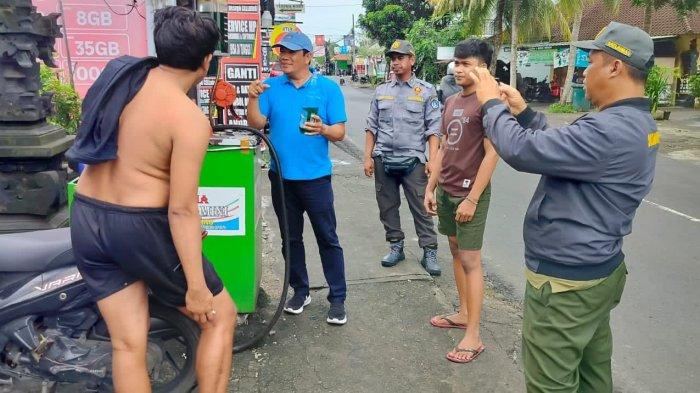BBM Oplosan - Menurut Wayan Mudana, kejadian ini bermula dari laporan seorang warga yang membeli BBM jenis Pertalite di kios pertamini yang berlokasi di Jalan Alas Arum, Desa Kutuh, Kecamatan Kuta Selatan, Kabupaten Badung.