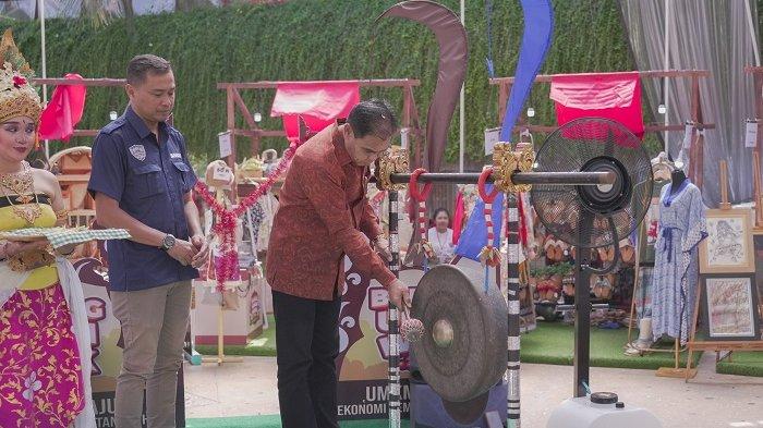 Pembukaan Badung UMKM Week 2024 Batch I yang dilaksanakan di Fountain Stage Beachwalk Shopping Mall, Kuta-Bali pada Kamis 13 Juni 2024