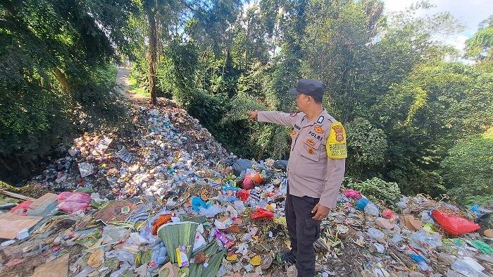 Lokasi jatuh - Polisi tunjukkan lokasi jatuhnya Kadek ES, Kamis (20/6/2024).