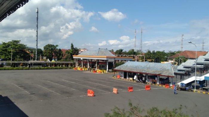 Aktivitas di Pelabuhan Gilimanuk, Jembrana nampak normal dan sepi di momen hari terakhir libur sekolah, Minggu 14 Juli 2024 siang.