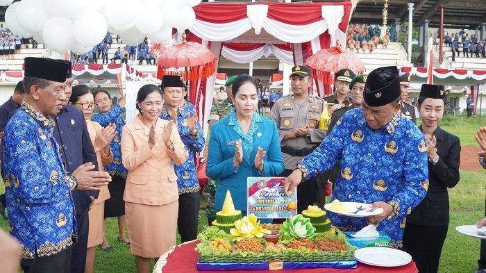 Perayaan puncak Hari Ulang Tahun Korpri ke-53 dan PGRI ke-79 di Kabupaten Jembrana berlangsung khidmat, Jumat 29 November 2024. Pada apel yang digelar di Stadion Pecangakan Kota Negara ini, Bupati Jembrana I Nengah Tamba bertindak sebagai  inspektur upacara peringatan  HUT KORPRI dan HUT PGRI dan mengungkapkan rasa terima kasih dan penghargaannya atas dedikasi para ASN dan guru dalam membangun Jembrana. Ia juga menyampaikan bahwa momen tersebut mungkin menjadi kesempatan terakhir baginya.