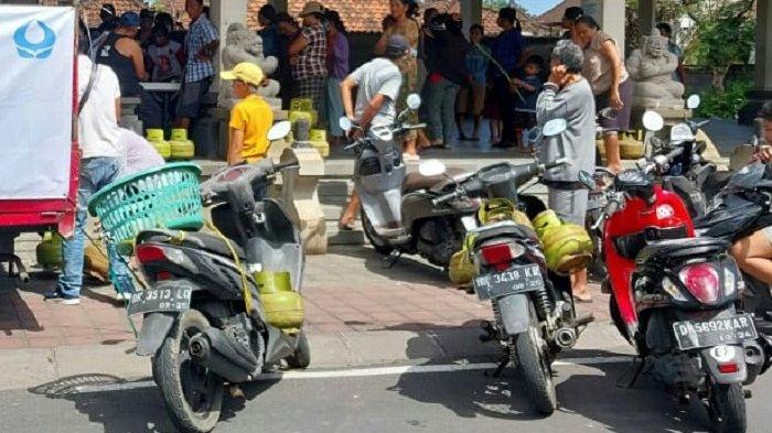 Disperindag Gianyar saat menurunkan agen untuk menyalurkan gas melon ke desa-desa di Kabupaten Gianyar, Rabu 26 Juli 2023.