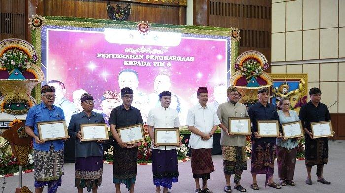 Khusus Paritrana Award 2024 di Provinsi Bali, telah diserahkan di Wiswa Sabha Utama, Kantor Gubernur Bali, Kamis (8/8/2024). Belasan pihak dari delapan kategori berhak atas apresiasi ini.