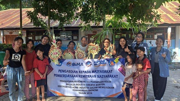 Suasana pengabdian masyarakat pada komunitas kolok di Desa Bengkala. 