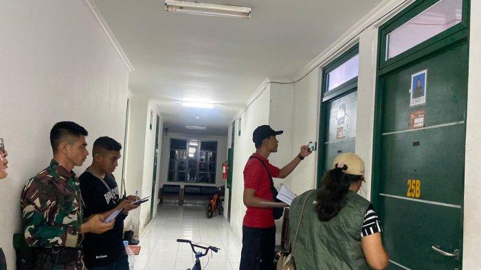 Jajaran Pnawascam dan PKD melakukan pengawasan langsung coklit yang dilakukan oleh pantarlih di asrama TNI, Jumat 12 Juli 2024.